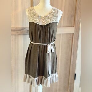 Ya Los Angeles Sleeveless Beaded Dress. Women’s Sz-L. Two Tone | Belted | Ruffle